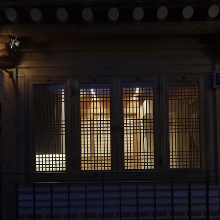 The Korean Traditional Hanok In Downtown Seoul For Convenient Public Transportation - Seoul Ari Extérieur photo